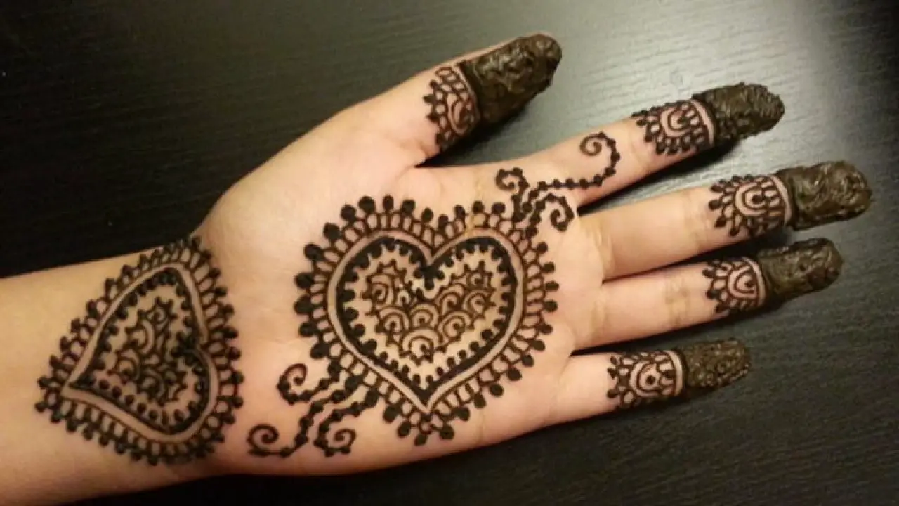 17 Easy Mehndi Designs For Kids [Cute, Simple, Stylish]